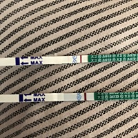 上面的那根是晨尿测的 明显能看到两道杠  下面那个是我不相信  然后又测了一下  不是晨尿了  又成了一道...