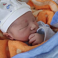 顺产 侧切  6.6斤 乔治小可爱一枚  ，第一胎想生女宝，可第六感一直是生男宝，生下来果然是男宝宝，...