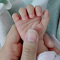 月子期时间过半，很少在床上躺着，从医院回到家就开始照顾宝宝的吃喝拉撒，还要走来走去哄着宝宝睡...