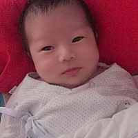 我们今天17天了，能吃能喝还能睡，就是不哭