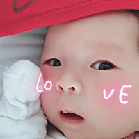 宝宝原先一直臀位，38周才自己转正调正成头位，所以选的顺产。 然后，7.30半夜3点见红，出现5分钟痛...