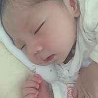 今年的猪宝宝真的长得太像。看谁都一个样，这是我家猪宝宝，没生的时候想着熬过十月就好了，生了以为熬...