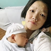 带娃太累了，母乳更累，她哭了搞不懂为什么🙃