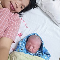 报喜来咯！昨天早上在广州厕所时发现有小小米粒大小的点点血，并且分泌物比平时还多，和小孩他爸说...