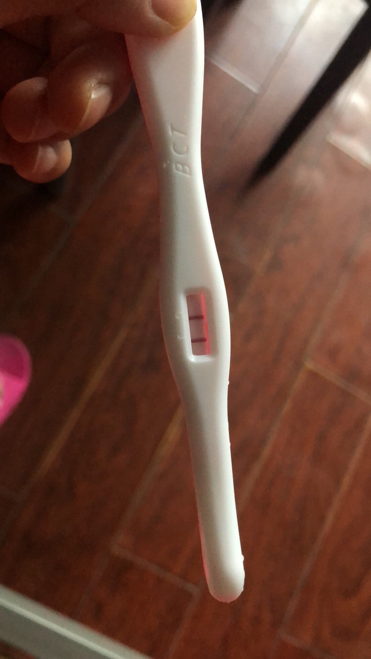 请问这是有了吗？
月经推迟一个星期今天早上测的