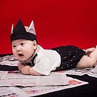 胖滚滚的百天照，都说你像爸爸，好像没妈妈啥事😏希望你永远都开开心心的❤️