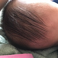 他奶奶一抱他就给他头发上擦口水，我要疯了，说了多少遍了，还是擦，这个口水臭的我要吐了，真的气死了😡