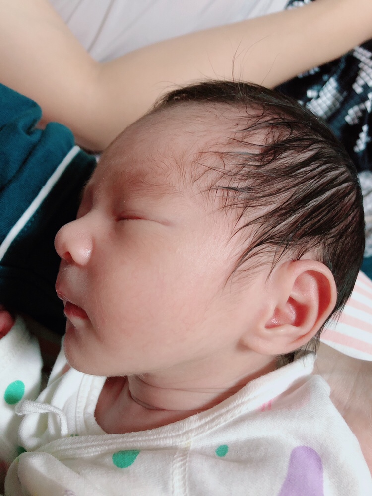 喝奶喝着喝着睡着了