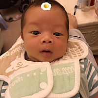 孕期吃多点葡萄和车厘子对眼睛👀还挺有效啊～ 这只猪晚还不睡觉，大眼瞪小眼。