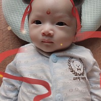 小宝贝快两个月啦☺️ 要说时间也挺快，但是又挺慢😄 宝宝的变化也好大，从出生到现在快两个月一天一...
