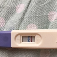 备孕宝妈们有没有末次月经7月22号的   我排卵期推算的8月5号  2号测的强阳3号转弱同房的  还有四天来例...