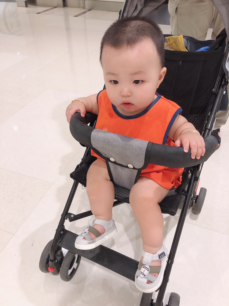 我们家崽长得好像跟我老公没什么关系😂