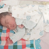 终于卸货了，顺产8.2斤大闺女，无侧切， 今天已经第十天了，