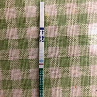 还差三天月经期，连续两天验孕试纸都显示一深一浅，是中奖了吗？