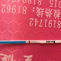 是不是中了 求回答 希望这次不要失望了 刚刚去查血了 明天出报告 能查出来吗。昨天今天试孕纸都有一根红...