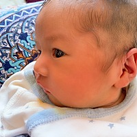 如愿以偿的闺女来了，整个孕期看见我肚子的人都说是男孩，什么看肚型呀，算月份什么的都不准，孕晚...