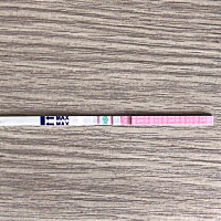 正常19号还来例假，刚刚测试排卵试纸阳性！早孕一深一浅！是怀孕了吗？现在不在排卵期为什么排卵试纸成...