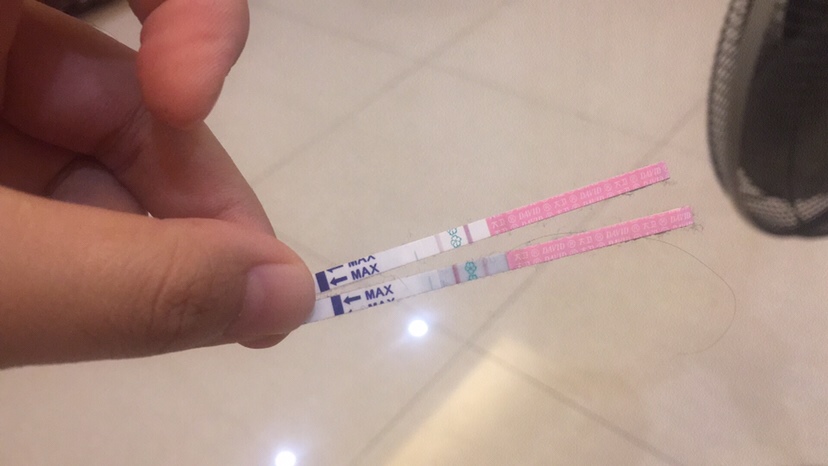 月经是7月14日 过了2天了！找排卵试纸测试第一条是昨天的！第二条的刚刚的！这是有了的节奏吗！紧张！