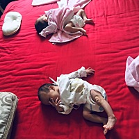 宝宝出生24天，一天一变化，本来是个乖乖女，吃了睡睡了吃，不要抱睡，不要奶睡，好事不能夸。现在倒好...