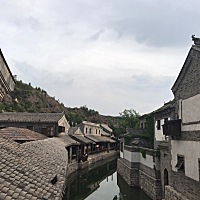 因为一点小事，老公竟然对我  我也是无语了，不小心用502胶水，滴了点在他小车的坐椅上，他就把我吼...