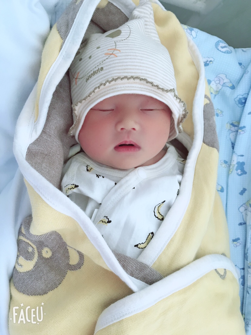 8月13号剖腹产小佩奇一枚，38 2周，6斤，大家好：我叫小七月