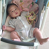 有圈里的宝宝是断掌的吗？孩子他爸双手都是断掌的，这小子遗传了他爸断掌，不过是单右手断掌，左手不怕。