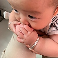 2019.8.17 糖果出生正好6个月了 出生5.5，现在15.5，前天去体检看到刚满月的小宝贝，感觉好神奇，我们家...