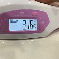 宝妈们，你们哺乳期都忌口吗？我前天嘴馋吃了碗不辣的螺蛳粉后昨天胸里就有些刺痛，也不是很痛，就...