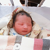 来报喜了，8月17号凌晨3.02分顺产5.7斤女宝一枚，分享一下产前经验，预产期超了5天来医院检查说8点...