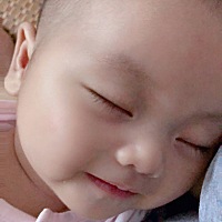 现在对于自己来说 最安慰的 就是无声的拥抱 有时候无理取闹 有时候哭不停 突然觉得麻麻真是一个了不起的...