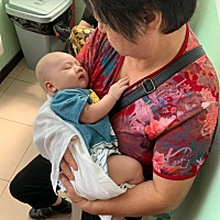 42天体检 10斤半，58cm✌🏻 大夫说真硬朗，瞄了我一眼“营养真好”…… 😂😂😂