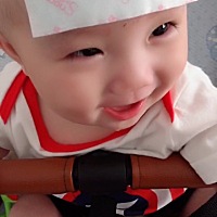 宝宝发烧了怎么办❓ 我家小的刚满六个月没几‌天，就发烧了😂，为‌什么宝宝六个月后容易‌生病呢...