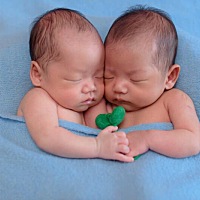 ❤️双胞胎❤️ 我家俩娃一个半月了，双胞胎看起来是幸福满满，实际带起来特别辛苦，感觉一天24小时...