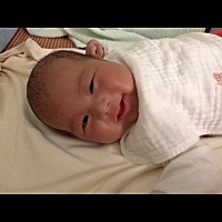 好烦，宝宝现在两个月了，感觉越长越黑，家婆每天早上带宝宝出去晒太阳到中午11点才回来