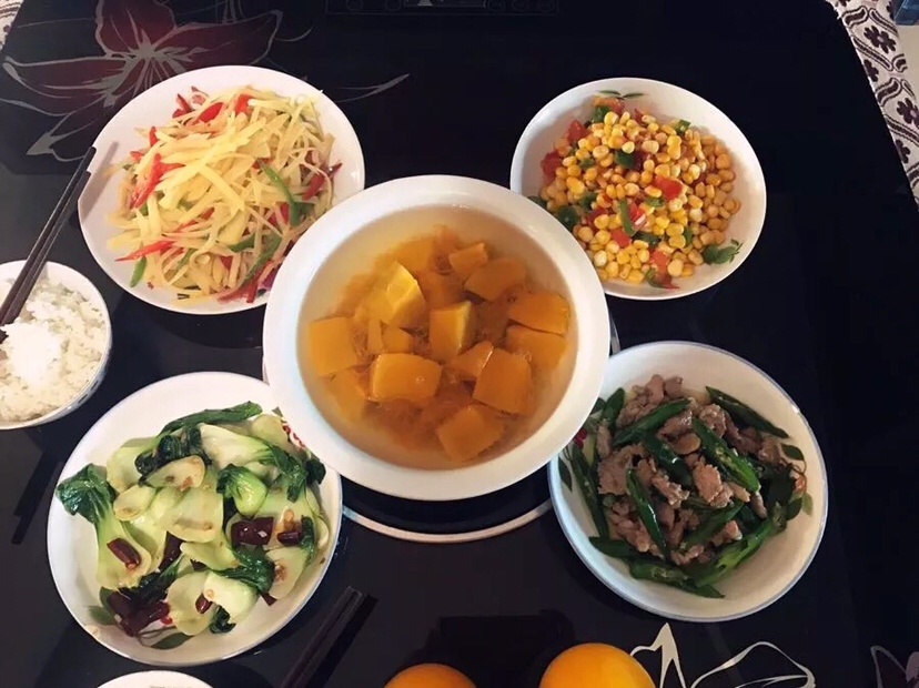 晒晒我的孕期餐 ，自从怀孕之后真的就是懒病犯了根本就是不想动  还好我婆婆比较勤快家里的活都是他在做  每天做不同的饭菜 很感恩