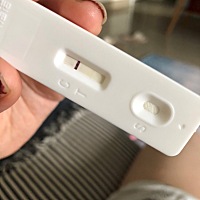 朋友们 昨天我又测了测 开始测的时候是白板 我就放一边了 今天早上一看有一条很浅的线 不知道是不是放的...
