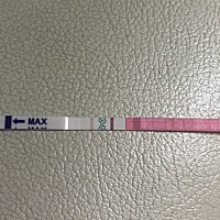 还有一周到下次月经，早早孕白板，排卵试纸这样，有希望吗亲们！没有任何早孕的症状，没有肚子痛胸痛，...