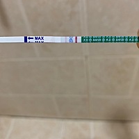 傍晚心血来潮测了试纸，一深一浅是中了还是没中？