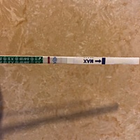 原本8.21要来例假，但是没来，今早用试纸测了下，有一条浅浅的，请问一下圈友们，这样的情况是预示怀孕...