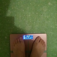 今天减肥开始 打卡 瘦身第2天 初始体重:62.45kg 昨日体重：62.45kg 今日体重：61.45kg 今日减重:2斤 累...