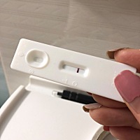造影结束第一个月！排卵后第10天昨晚十一点测出强阳，然后用早孕试纸测、今晚也测出来是这样，感觉没加...