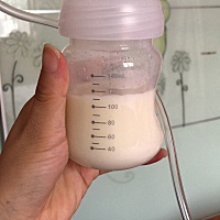奶水不足怎么办，二十天前一边乳房吸120ml前两天生气奶少了，今天29天，一边才吸60ml。怎么办？求下奶方...