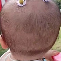 养女儿仪式感必须要有，小辫子得扎起来，不然出门就要被人叫成弟弟