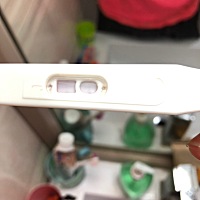 备孕4个月，月经推迟8天了，早上验的，我看着像有了，不会炸糊吧，孕妈们帮忙看下