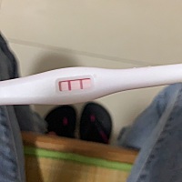 一定怀上了吗 图一昨晚测的 图二今天早上测的