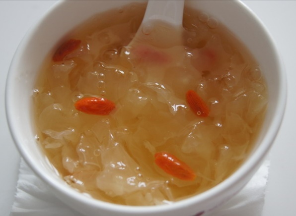 银耳枸杞汤