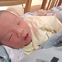 在这里不得不说，二胎真的是快，没怎么宫缩宫口全开，娃就下来了。 主要还想着如果宫缩受不了就打无痛，...