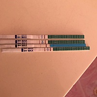 月经推迟三天了 但是这几天跟要来姨妈时的疼痛  唉 感觉要炸胡了 最后一根是昨天试的