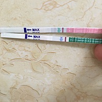 末次月经7月29日，今早测的排卵试纸一深一浅，早孕白板，目前胸部，跟来大姨妈一样的感觉，是不是又没有...