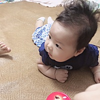 2019.08.26今天我家小千金满3个月了，体重15斤，身长不知，感觉又会是个小胖胖了😄，现在真的是一天一...